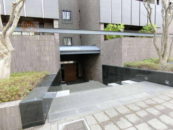 ザ・パークハウス池田山外観共用部6｜エントランスです。