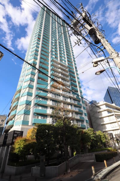シティタワー新宿新都心外観1｜シティタワー新宿新都心は、平成17年築、36階建てのマンションです。