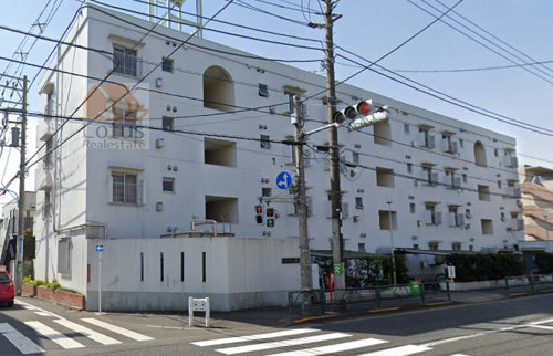 ベルメゾン井荻外観１｜ベルメゾン井荻の外観です。北側に道路がありますが、ベランダの面した南側は低層住宅街です。