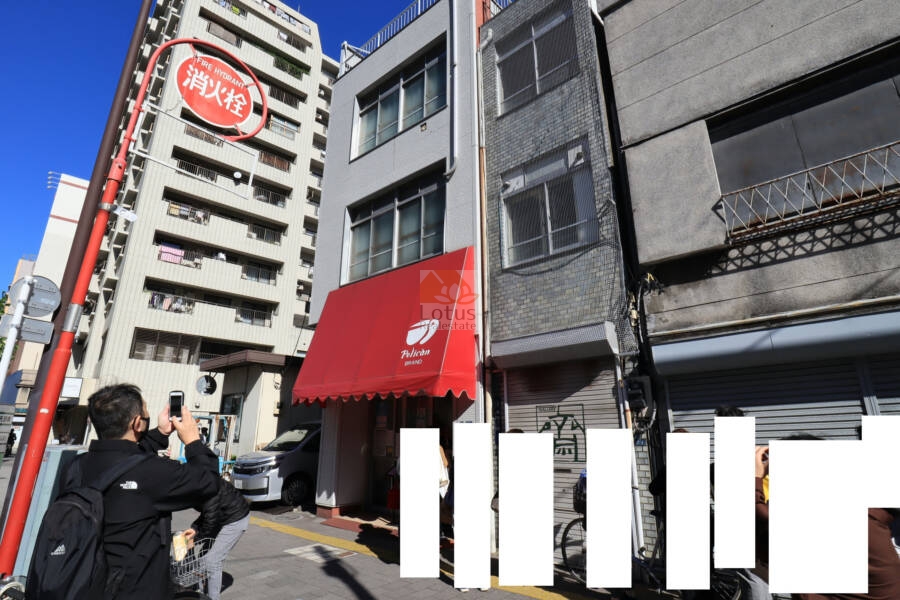 ペリカン｜著名なパン屋さんのペリカンが隣にあります。この店はかなり有名で、すぐなくなります。