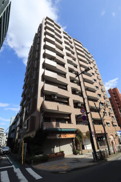 日暮里サニーコート外観1｜日暮里サニーコートは日暮里駅から徒歩3分、日暮里繊維街の近くにあるマンションです。