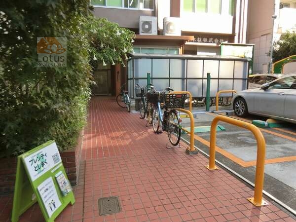 南大塚台マンションエントランス１｜山手線「大塚」駅、丸の内線「新大塚」駅が利用できます。