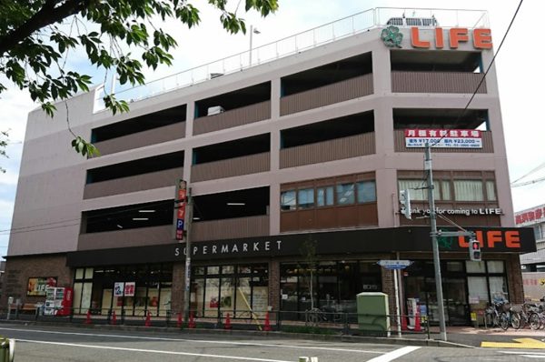 ライフ練馬中村北店600｜徒歩6分に「ライフ練馬中村北店」があります。