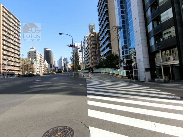 菱和パレス島津山アプローチ2｜国道１号を北東に進みます。少しづつ坂を上がっていきます。