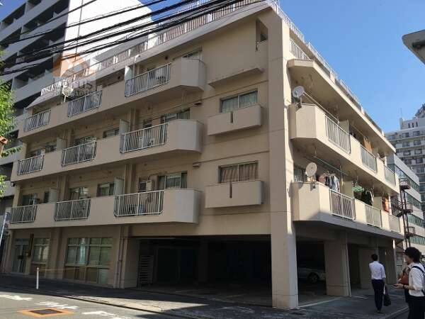 サニーコーポ五反田外観１｜サニーコーポ五反田は昭和52年築、5階建てのマンションです。エレベーターはあります。山手通りから一本入った住宅地に立地します。大崎広小路駅、五反田駅、大崎駅が徒歩圏内です。