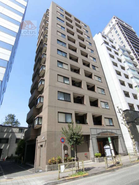 カインドステージ高輪外観共用部2｜カインドステージ高輪台は平成１２年築、１２階建てのマンションです。桜田通りに面した立地で、都営浅草線「高輪台」駅から徒歩2分です。山手線「五反田」駅までは徒歩10分です。
