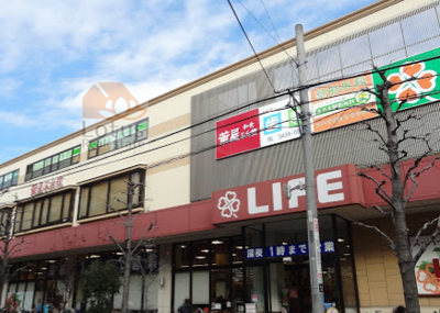 ライフ大崎百反通店｜「ライフ大崎百反通店」まで徒歩2分です。鮮魚が充実していますが、お肉も野菜も品揃え豊富です。