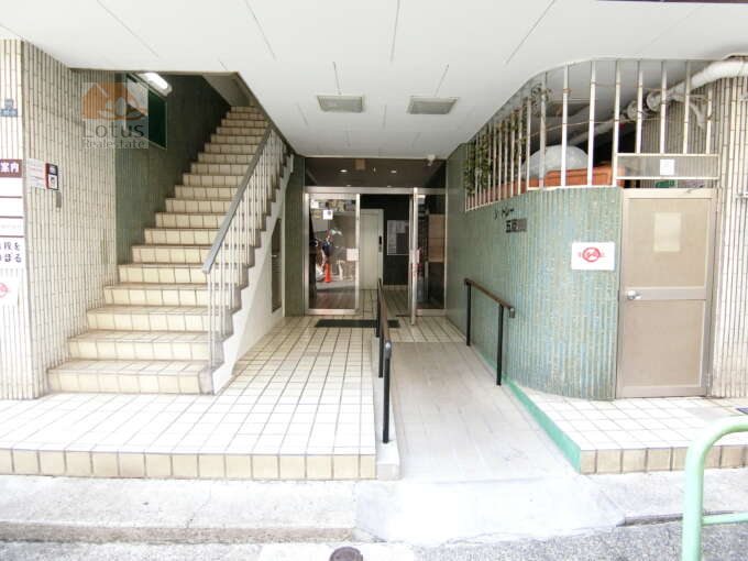 シャトレー五反田外観共用部3｜都営浅草線「高輪台」駅からは徒歩6分です。
