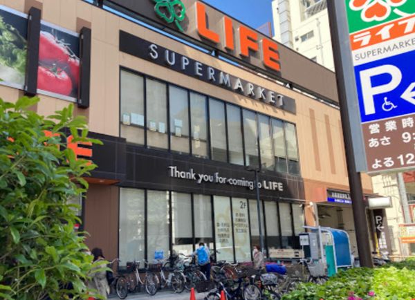 ライフ若松河田駅前店600｜徒歩1分に「ライフ若松河田駅前店」があります。