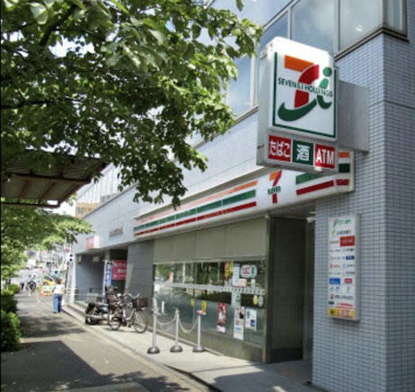 セブン-イレブン新宿余丁町店600