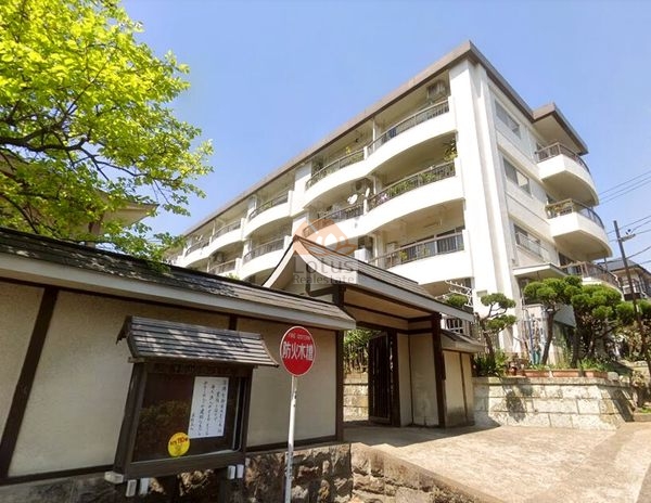 小日向ホームズ外観２｜小日向ホームズは昭和48年築、4階建てのマンションです。