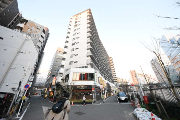秀和五反田駅前レジデンス外観共用部8｜目黒川に面した立地です。五反田駅から近くて便利です。