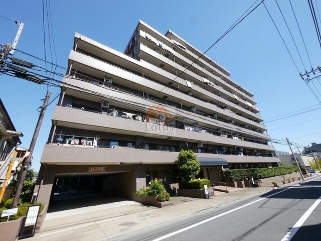 コスモ王子神谷外観１｜コスモ王子神谷は、平成9年築、9階建てのマンションです。