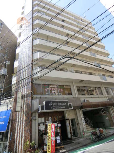 シャトレー五反田外観共用部1｜シャトレー五反田は昭和51年築、10階建てのマンションです。