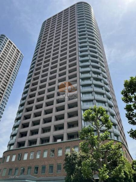 シティフロントタワー外観６｜シティフロントタワーは31階建ての壮麗なタワーマンションです。