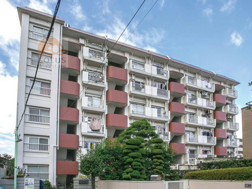 東中野ローヤルコーポ外観｜東中野ローヤルコーポは昭和46年築、6階建てのマンションです。エレベーターはありません。