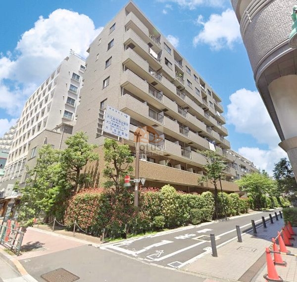メゾンエクレーレ新宿西戸山外観3 (1)｜メゾンエクレーレ新宿西戸山は平成11年築、8階建てのマンションです。