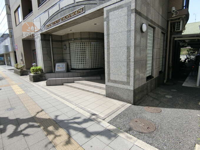 カインドステージ高輪外観共用部7｜エントランスです。