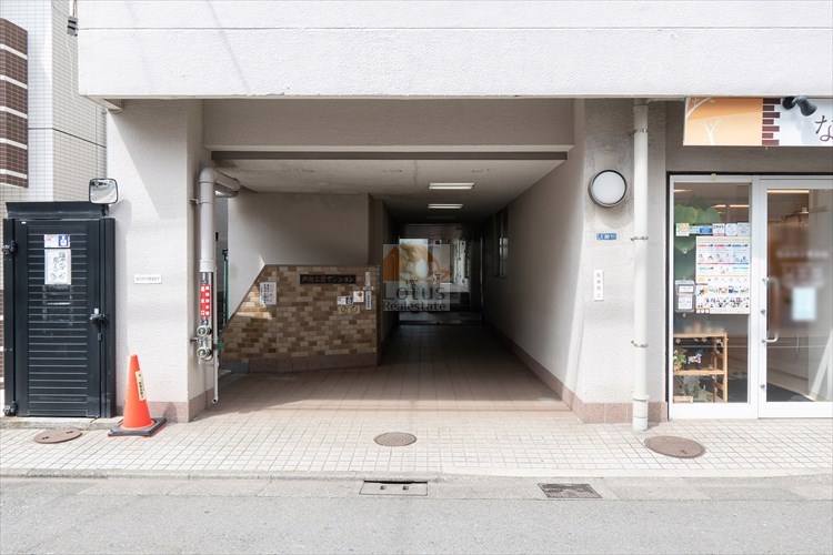 戸越公園マンションエントランス５｜エントランスは、十分な広さの間口を持っています。