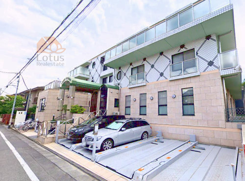 ロワール西荻外観２｜ロワール西荻は平成12年築、3階建て低層マンションです。西荻窪駅から徒歩5分の閑静な住環境です。