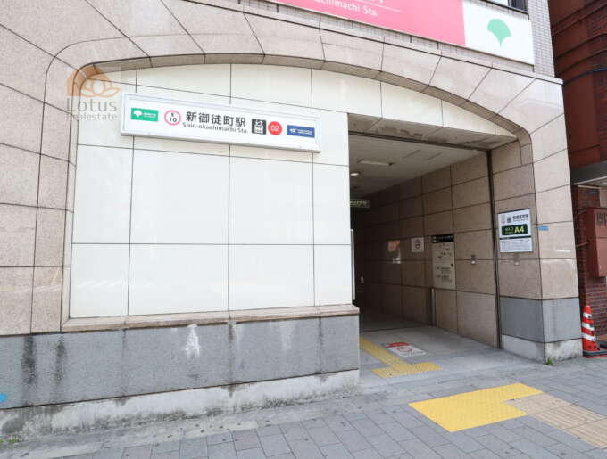 新御徒町駅｜駅出口が至近の距離にあります。