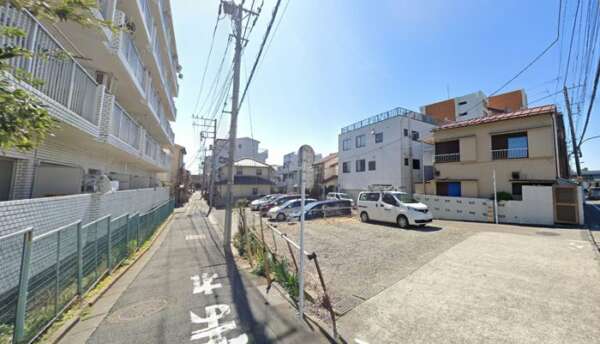 コスモ大島外観６｜西側のマンション前は建物がなく、日当たり良好、小名木川も見渡せます。