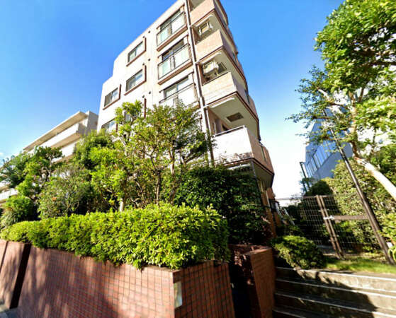 グランベルク二子玉川外観２｜オートロック完備しています。植栽があり管理が行き届いています。