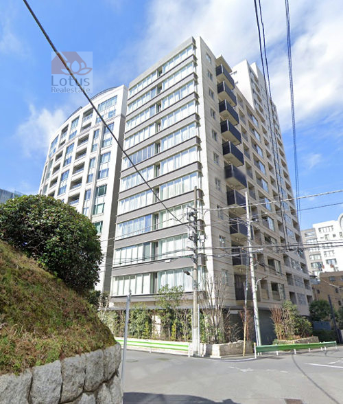 サンウッド赤坂氷川は平成25年築、１１階建てのマンションです。アメリカ大使館宿舎前にあり、周辺は閑静な立地です。赤坂駅、溜池山王駅、六本木一丁目駅、六本木駅、赤坂見附駅が利用可です。
