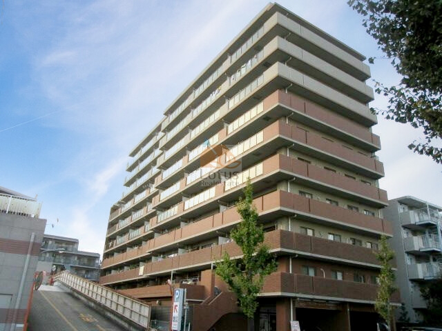 レクセルアベニュー西新井1｜レクセルアベニュー西新井は、2004年（平成16年） 2月に建てられた10階建てのマンションです。