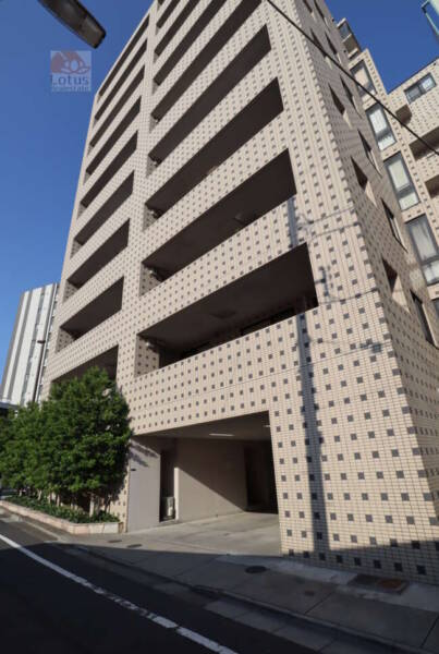 クレアトール亀戸外観3｜外観はこんな感じでおしゃれでちょっと複雑な貼り方をしたタイル張りです。