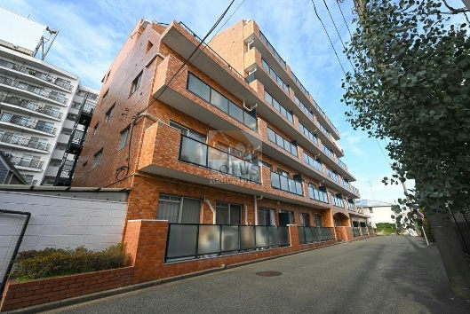 上野毛サンハイツ外観４｜上野毛サンハイツは昭和５４年築、６階建てのマンションです。環八通りから一歩入った立地です。