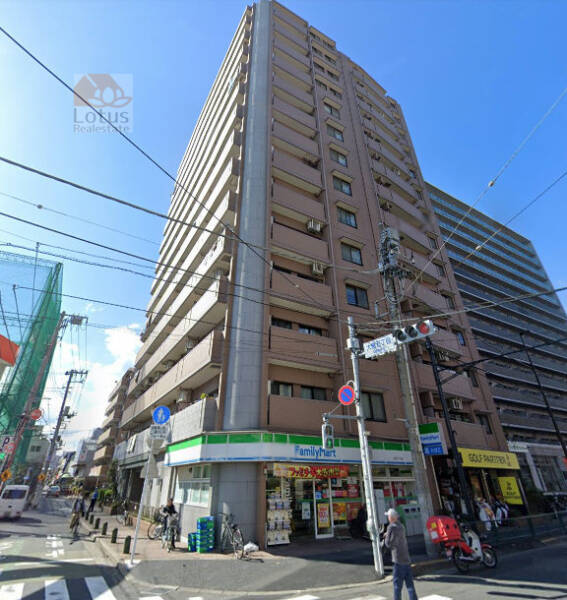 ナイスアーバンステイツ大島外観３｜ナイスアーバンステイツ大島は平成12年築、114階建てのマンションです。都営新宿線「大島」駅から丸八通りを徒歩3分です。1階にコンビニエンスストがあります。