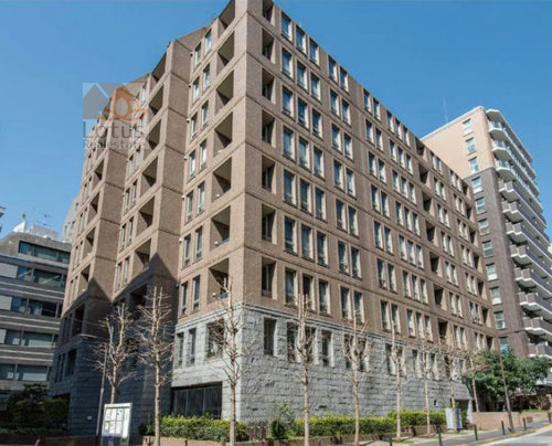 ビラハイツ北の丸外観２｜ビラハイツ北の丸は平成12年築、12階建ての重厚感ある外観は、タイル貼り仕上げで落ち着いた印象を与えます。都心にありながらもゆとりある建物構造が魅力です。