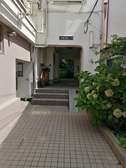 三田豊玉第二コーポ共用部 (7)｜エントランスです。