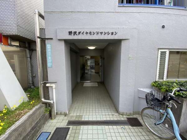 野沢ダイヤモンドマンションエントランス１｜エントランスアプローチです。