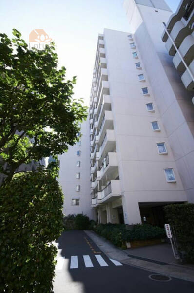 コープ木場外観｜コープ木場は１１階建てのマンションです。三ツ目通りから木場公園側に少し入った住宅地にあります。木場公園まで徒歩2分です。「木場」駅からは徒歩3分、駅も近く便利で住みやすい環境です。