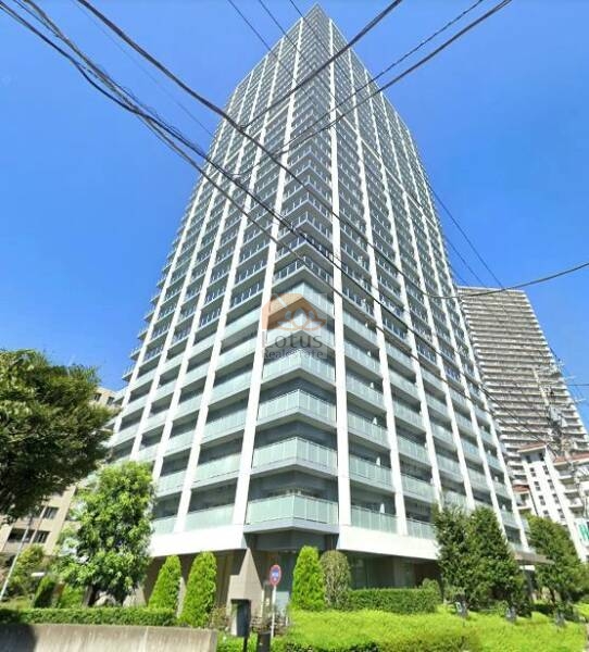 ザ・クレストタワー外観４｜ザ・クレストタワーはアルド・ロッシ建築事務所が手掛けた外観デザインのタワーマンションです。