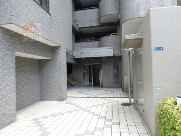 ヴェラハイツ浅草橋外観 (5)｜エントランスアプローチは奥行きがあります。
