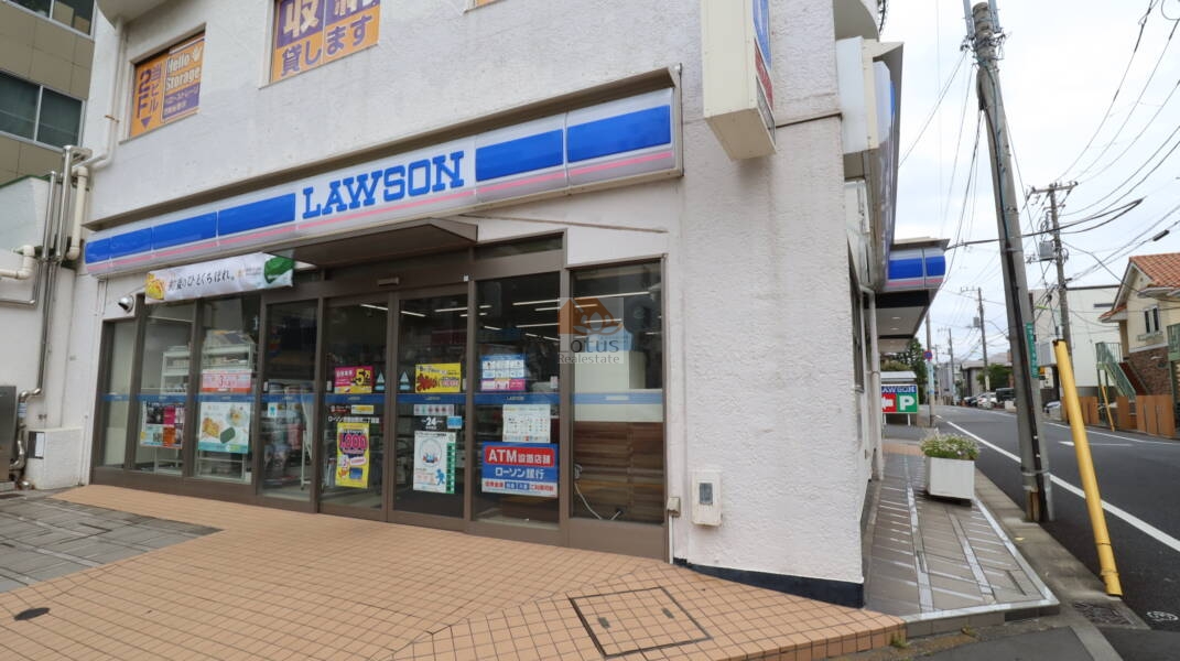 野沢サマリヤマンション (12)｜1階には「ローソン 世田谷野沢二丁目店」が入っています。
