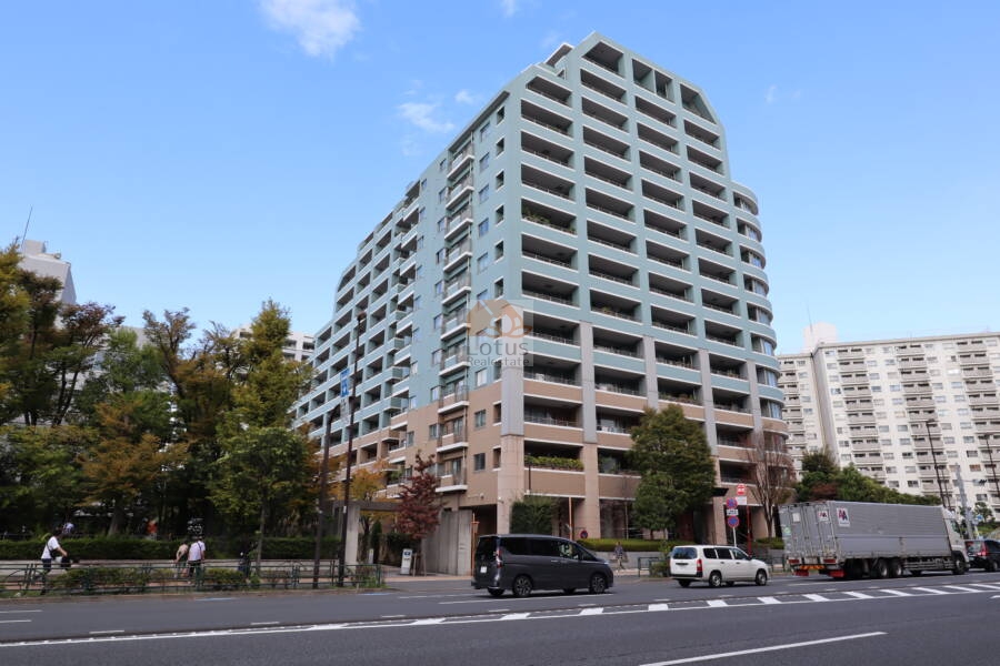 オーベル東陽町外観1｜オーベル東陽町は平成15年築、14階建てのマンションです。東陽町駅から徒歩2分、永代通り沿いに立地します。