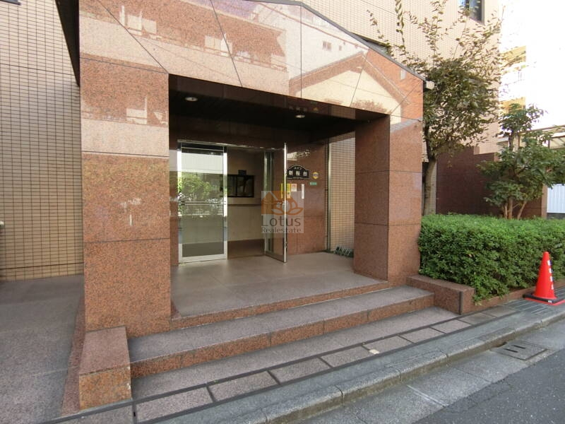 メイツ新桜台 (4)｜エントランスはオートロック完備で安心です。