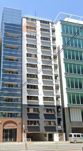 芝マンション外観３｜芝マンションは１２階建てのマンションです。第一京浜道路沿いにあります。芝浦商店街がすぐ近くにあります。三田駅、芝公園駅、大門駅、浜松町駅が徒歩圏内です。