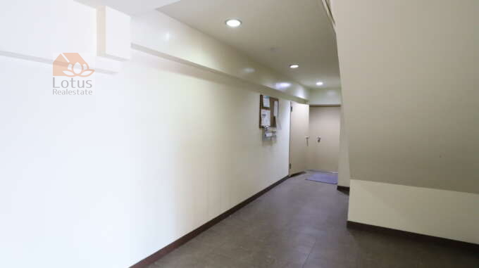 ニュー上馬マンション共用部2｜エレベータホール前です。