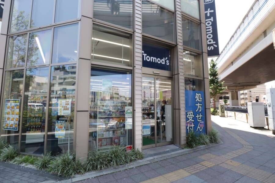 ニュー上馬マンション周辺2｜徒歩２分のところ、すなわち環七上馬交差点ですが、ドラッグスストアがありました。