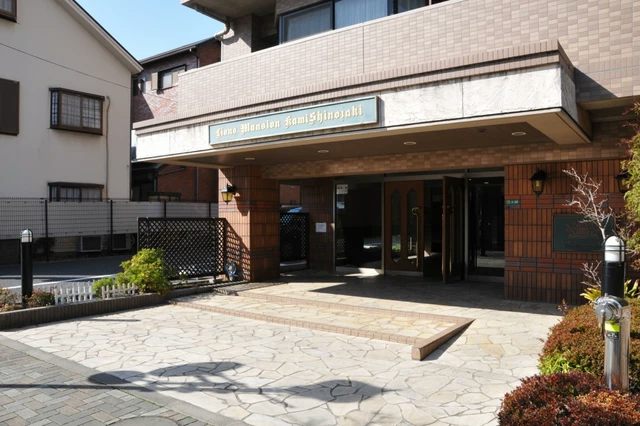 ライオンズマンション上篠崎エントランス２｜都営新宿線「新宿」が利用できます。