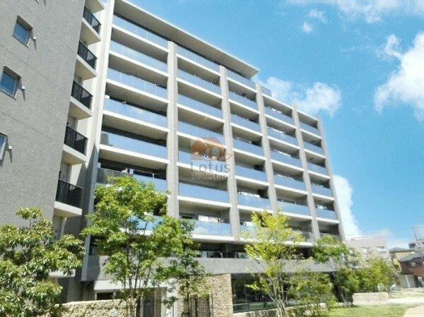 レーベン新小岩ｉｎｎｏｖｉａ外観１｜居住者専用の新小岩駅行きシャトルバスや、コンシェルジュサービスなど、充実しています。