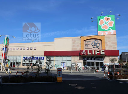 ライフ 扇大橋駅前店｜スーパーマーケット「ライフ 扇大橋駅前店」まで徒歩５分です。