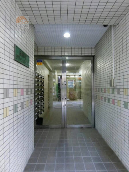 田原町グリーンハイツエントランス1｜エントランスはオートロックですが、認証番号式で各部屋からの会場は不可です。