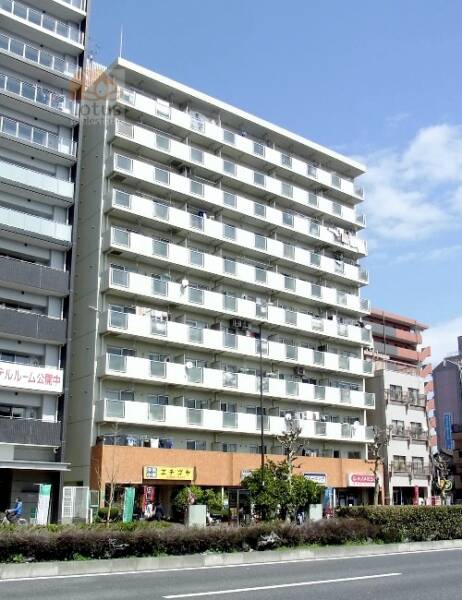 亀戸サニーフラット外観｜亀戸サニーフラットは昭和57年築、１１階建てのマンションです。京葉道路に面していて、「亀戸」駅から徒歩５分圏内です。