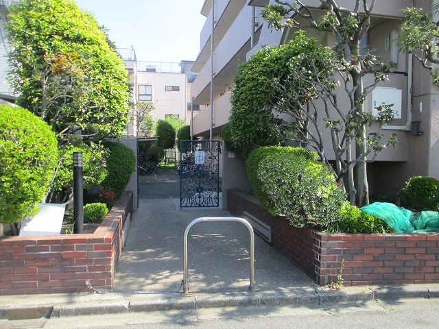 ハイネス尾山台エントランス１｜エントランスです。